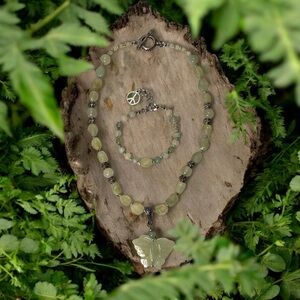 Elegant Handcrafted Natural Jade Beaded Necklace and Bracelet Set